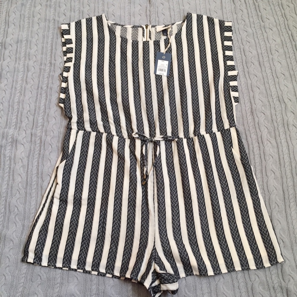 Universal Thread Navy Striped Romper with Pockets